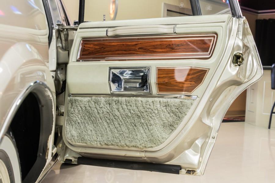 Детали интерьера Lincoln Continental Mark VI Sedan 1980 года  (фото 82 из 111)